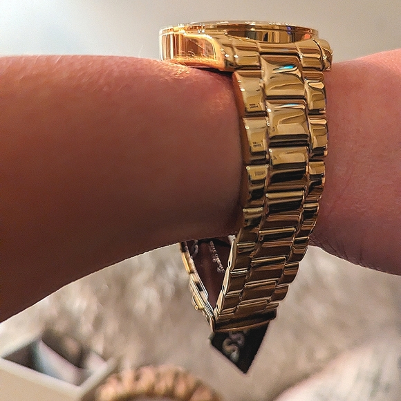 NWT/NIB! GUESS, Women's Watch-39mm, Gold-Tone - Picture 5 of 7